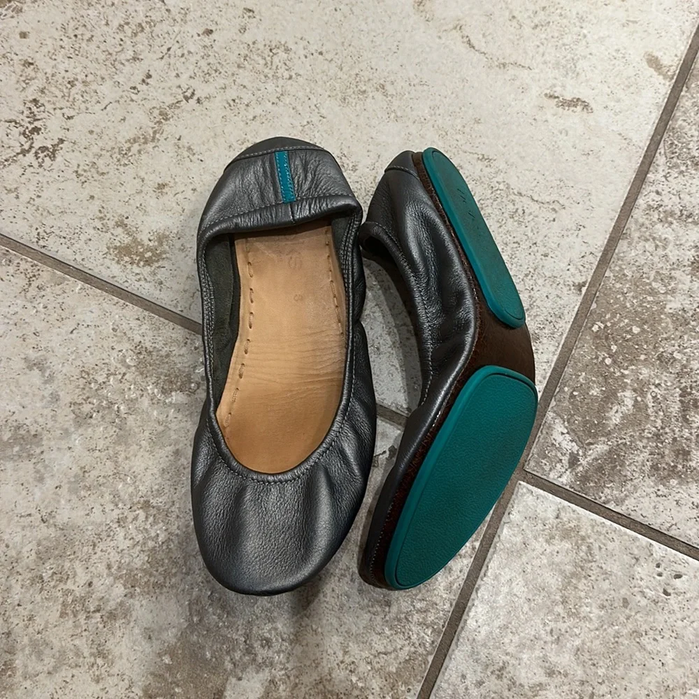 Tieks Silver Pewter Ballet Flats US 8 Shoes Metallic Gray Grey Leather - Picture 2 of 3
